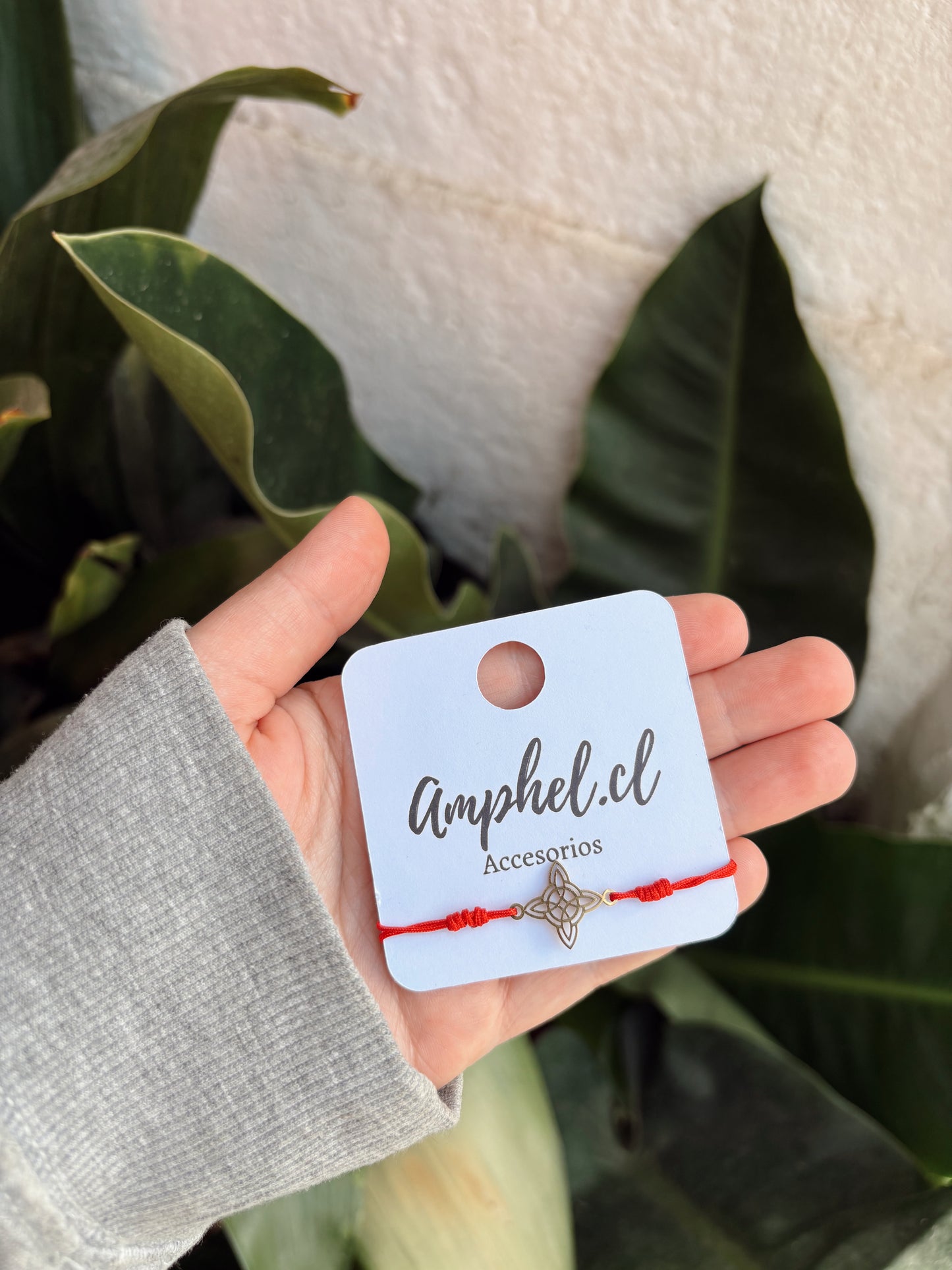 Pulsera roja - nudo de bruja